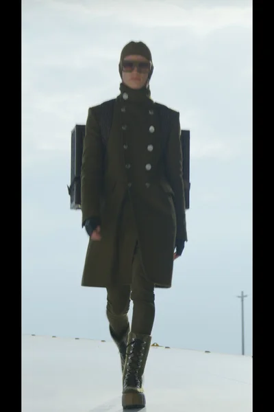 Look 3